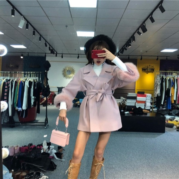 Модерно палто с колан и пух в два цвята