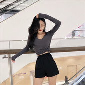 Lezser blúz hosszú ujjal és spitz nyakkivágással három színben - sima modell