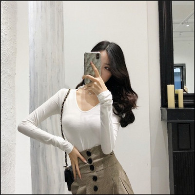 Lezser blúz hosszú ujjal és spitz nyakkivágással három színben - sima modell