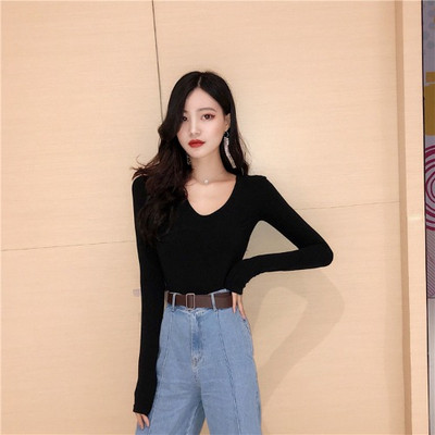 Lezser blúz hosszú ujjal és spitz nyakkivágással három színben - sima modell