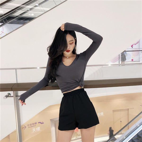 Lezser blúz hosszú ujjal és spitz nyakkivágással három színben - sima modell