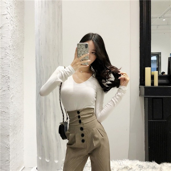 Lezser blúz hosszú ujjal és spitz nyakkivágással három színben - sima modell