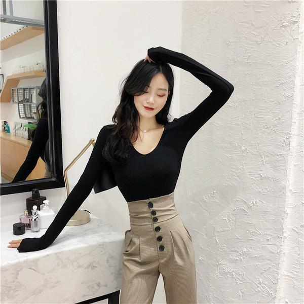 Lezser blúz hosszú ujjal és spitz nyakkivágással három színben - sima modell