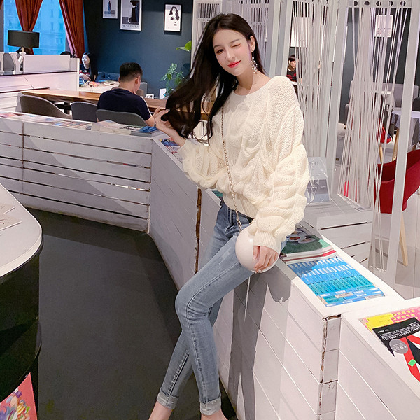 Modern női pulóver O-nyakkal és széles ujjakkal