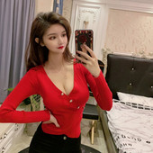 Γυναικεία σλιμ μπλούζα με κουμπιά και βαθύ λαιμόκοψη σε τρία χρώματα