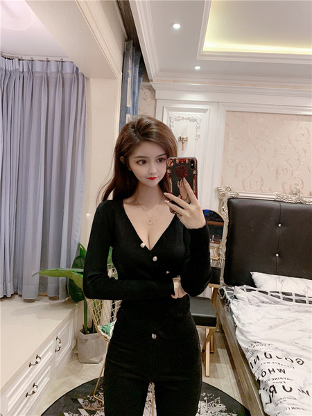 Γυναικεία σλιμ μπλούζα με κουμπιά και βαθύ λαιμόκοψη σε τρία χρώματα