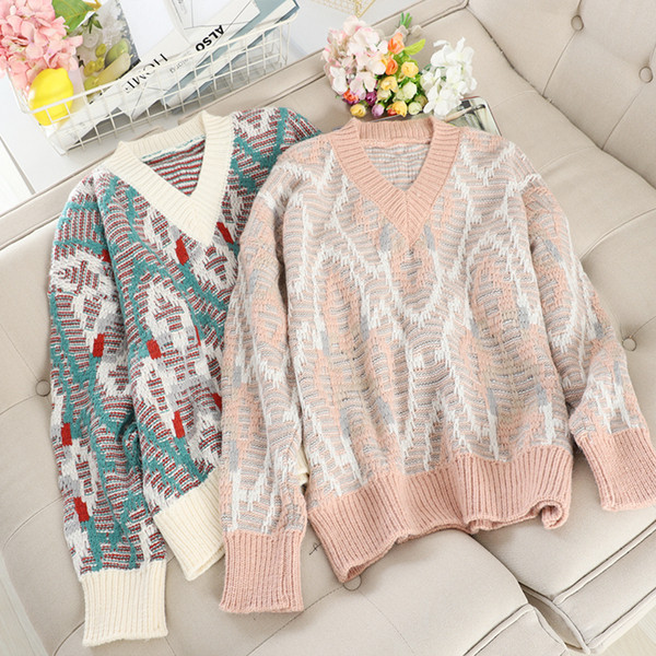 Pulover de dama cu decolteu spitz in doua culori