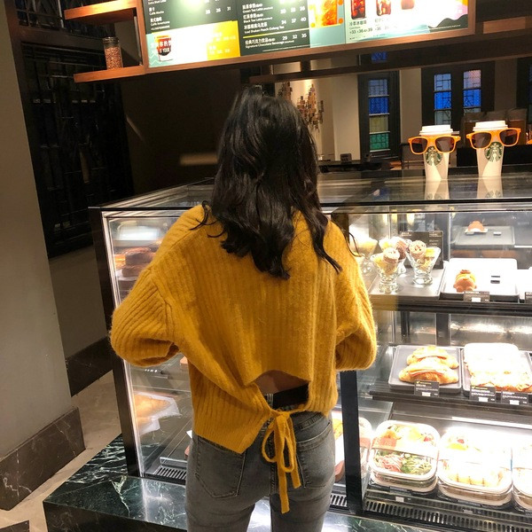 Női rövid pulóver két színben megkötős