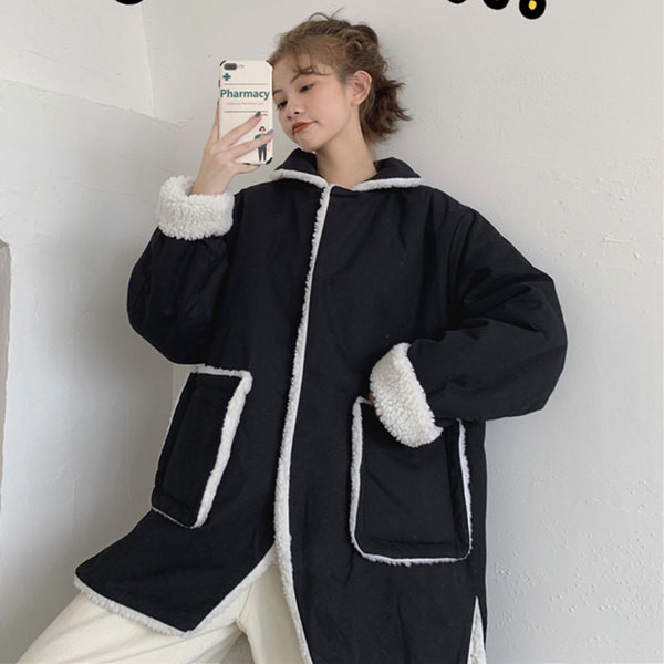 Μακρύ γυναικείο παλτό με τσέπες σε μα'υρο χρώμα