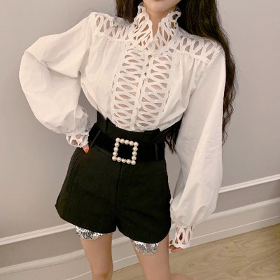 Cămașă elegantă de damă în alb cu motive decupate