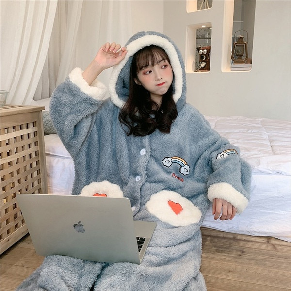 Szürke női pehelypizsama kapucnival