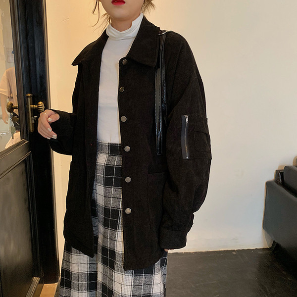 Női aktuális kabát két színben, oldalsó cipzárral