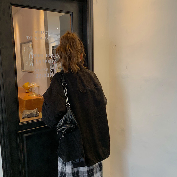 Női aktuális kabát két színben, oldalsó cipzárral