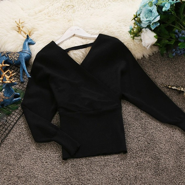 Pulover de damă modern cu mâneci lungi și decolteu spitz în trei culori