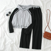 Sportnapi női csapat két részből, szürke és zöld színben