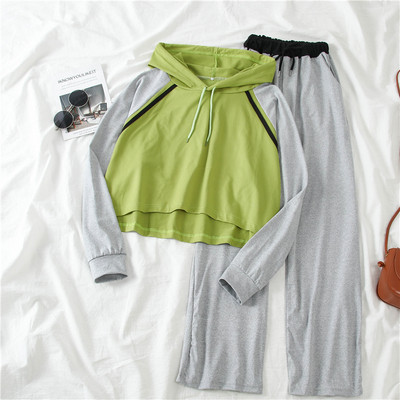 Sportnapi női csapat két részből, szürke és zöld színben