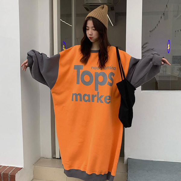 Női hosszú alkalmi ruha narancssárga, feliratokkal