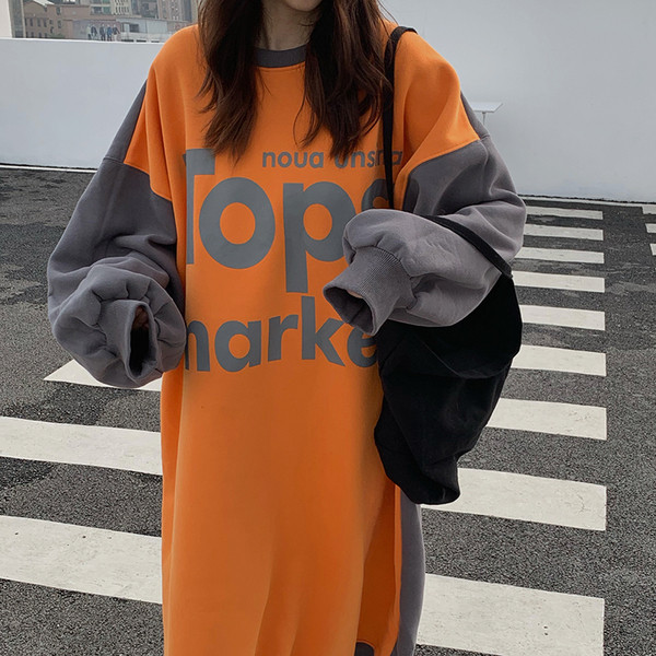 Női hosszú alkalmi ruha narancssárga, feliratokkal