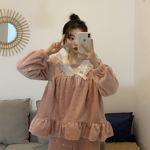 Pijamale de dama roz cu dantela