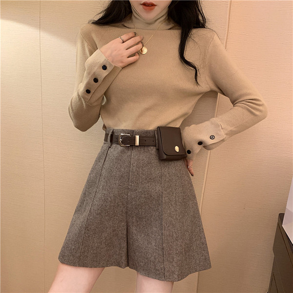 Актуални дамски къси панталони с висока талия в два цвятя