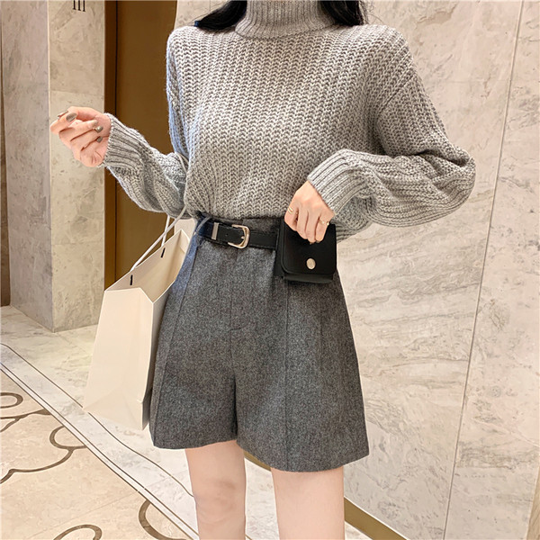 Актуални дамски къси панталони с висока талия в два цвятя