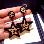 Modern női fülbevaló csillag alakú leopárd mintával - két színben