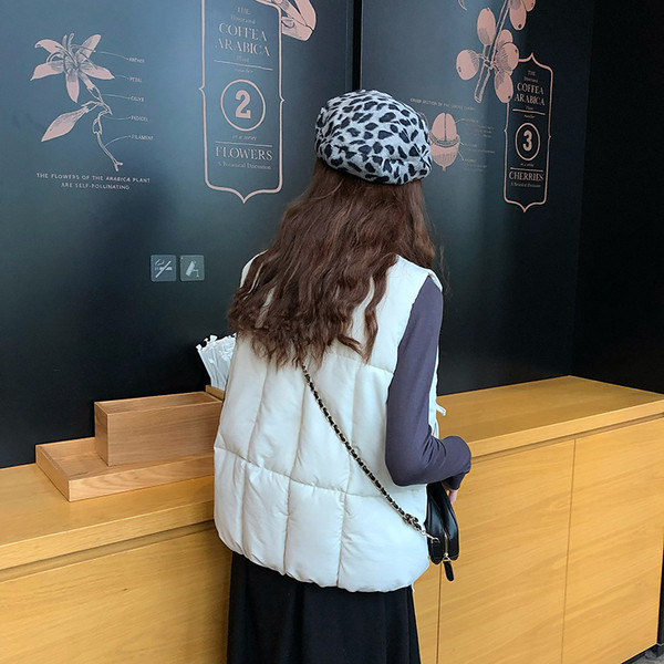 Γυναικείο casual γιλέκο σε μαύρο και άσπρο χρώμα με κορδόνια