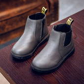 Παιδικές μπότες σε οικολογικό δέρμα κατάλληλο για κορίτσια και αγόρια σε τρία χρώματα