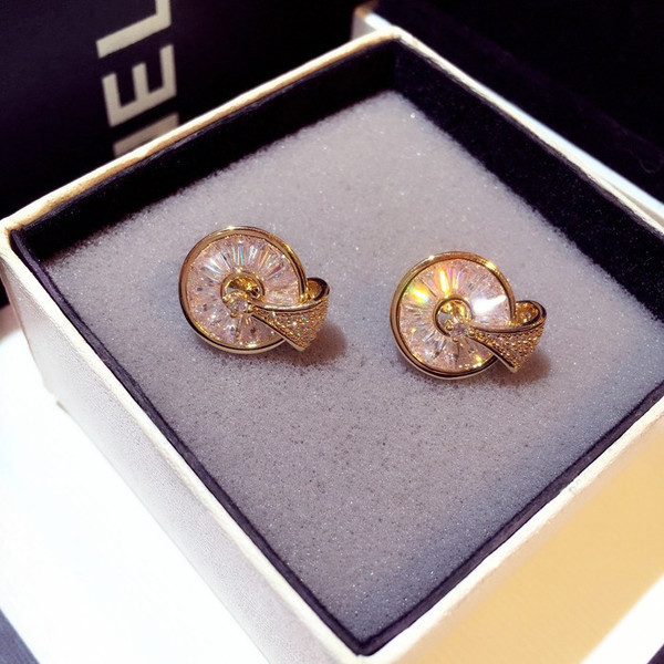 Stílusos női fülbevaló kerek formában - ezüst és arany színben