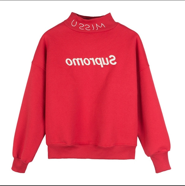 Modern női blúz színes fehér és piros hímzéssel