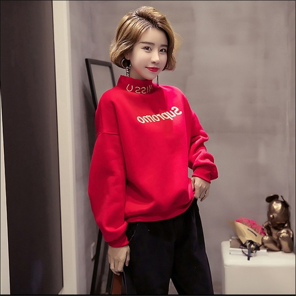 Modern női blúz színes fehér és piros hímzéssel