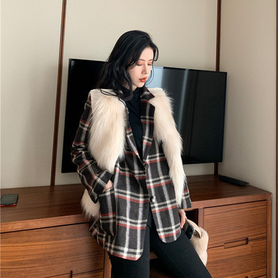 Σύντομο γιλέκο από συνθετική γούνα σε λευκό χρώμα