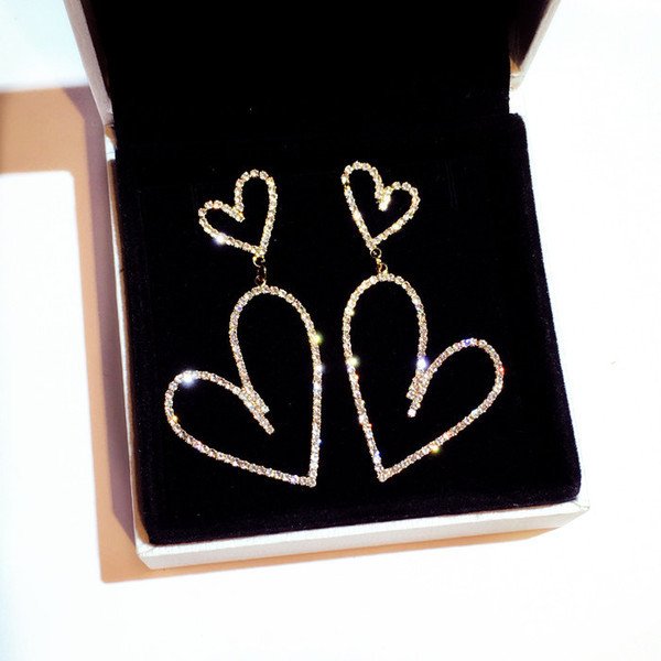 Μοντέρνα γυναικεία σκουλαρίκια σε σχήμα καρδιάς με πέτρες - δύο χρώματα