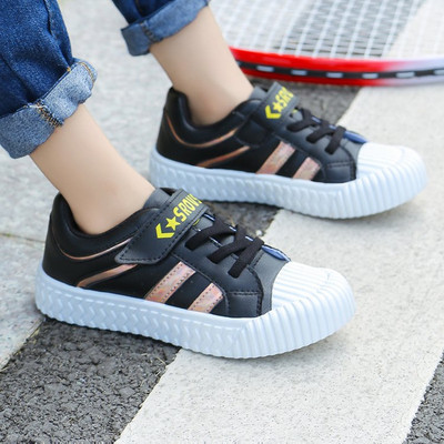 Σύγχρονα παιδικά αθλητικά παπούτσια για κορίτσια και αγόρια σε τρία χρώματα