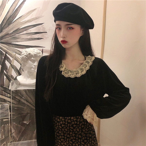 Női modern blúz két színben csipkével - bársony