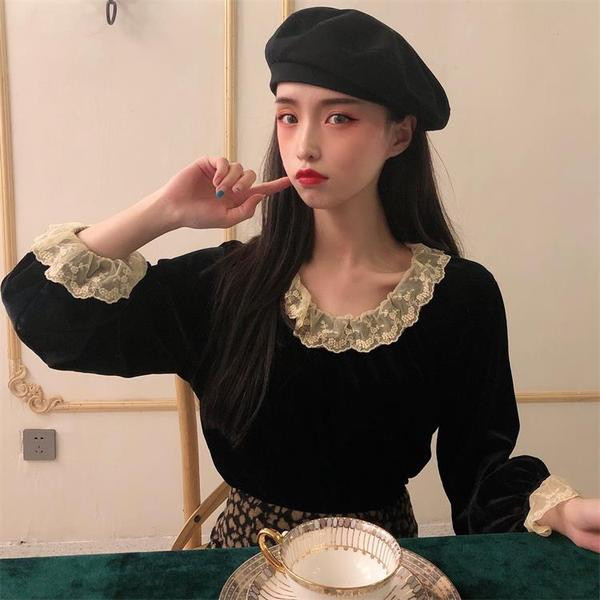 Női modern blúz két színben csipkével - bársony