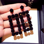 Cercei moderni de dama alb-negru