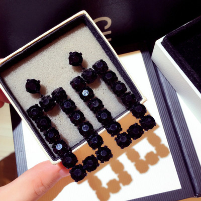 Cercei moderni de dama alb-negru