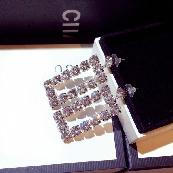 Cercei moderni de dama alb-negru