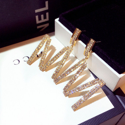 Κορυφαία γυναικεία σκουλαρίκια με πέτρες σε χρυσό και ασημί χρώμα