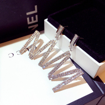 Κορυφαία γυναικεία σκουλαρίκια με πέτρες σε χρυσό και ασημί χρώμα