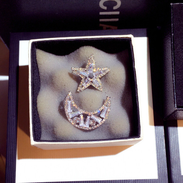 Női fülbevaló ezüst színű kövekkel