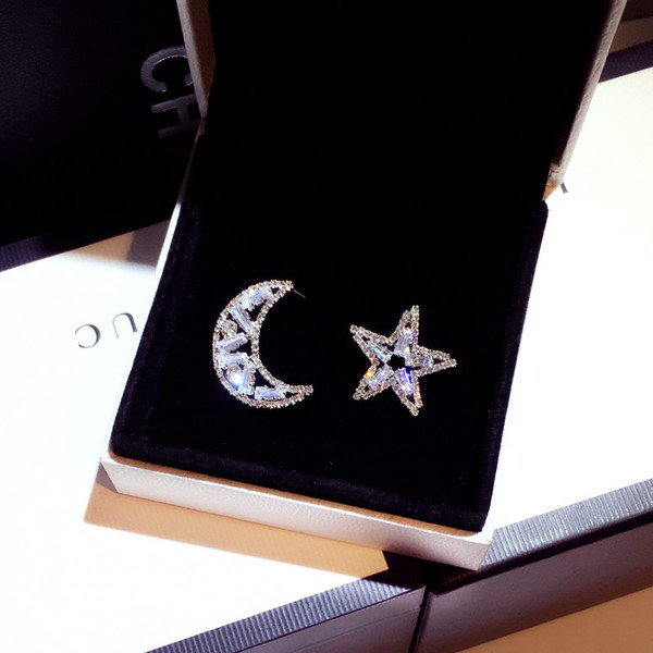 Női fülbevaló ezüst színű kövekkel