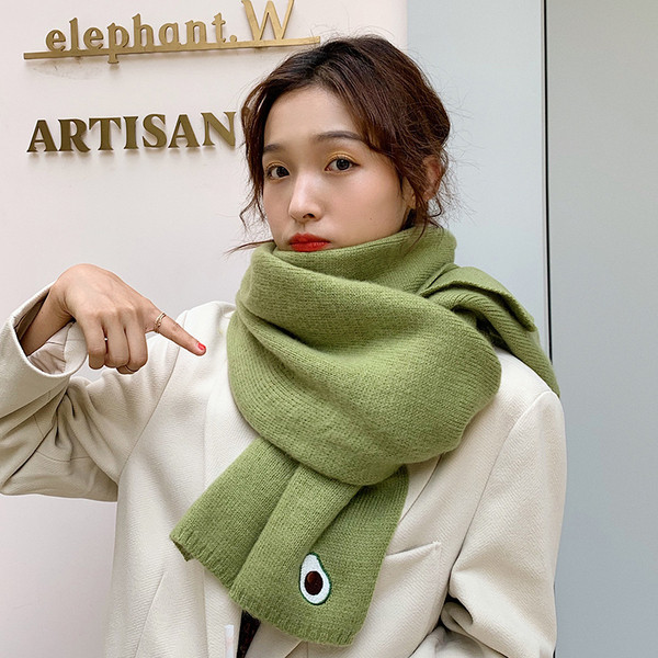 Esarfa dama tricotata cu broderie in diferite culori