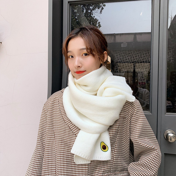 Esarfa dama tricotata cu broderie in diferite culori