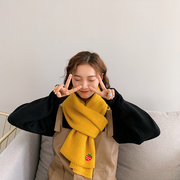 Esarfa dama tricotata cu broderie in diferite culori