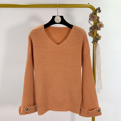 Női pulóver 7/8-as ujjakkal és gombokkal, három színben