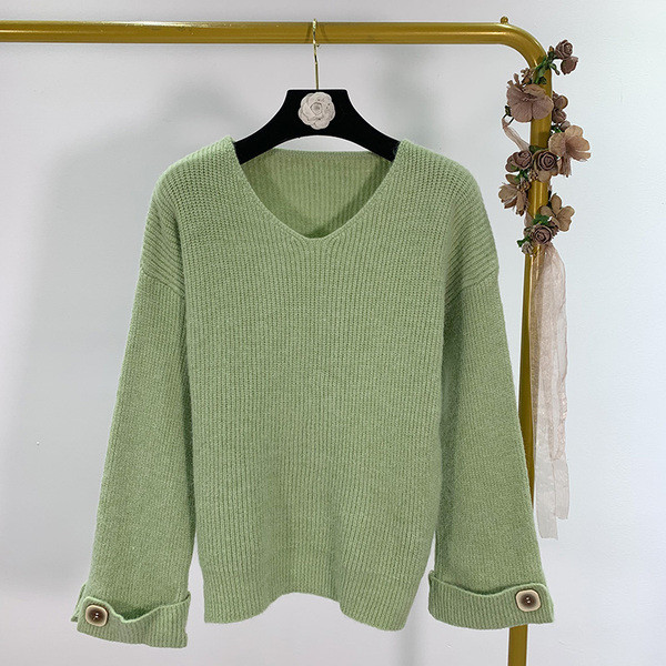 Női pulóver 7/8-as ujjakkal és gombokkal, három színben