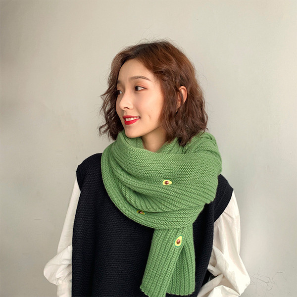 Eșarfă modernă de iarnă cu broderie în mai multe culori