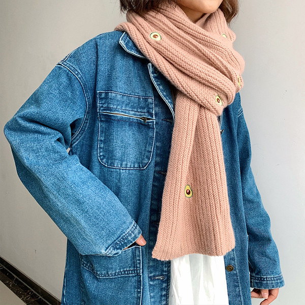 Eșarfă modernă de iarnă cu broderie în mai multe culori